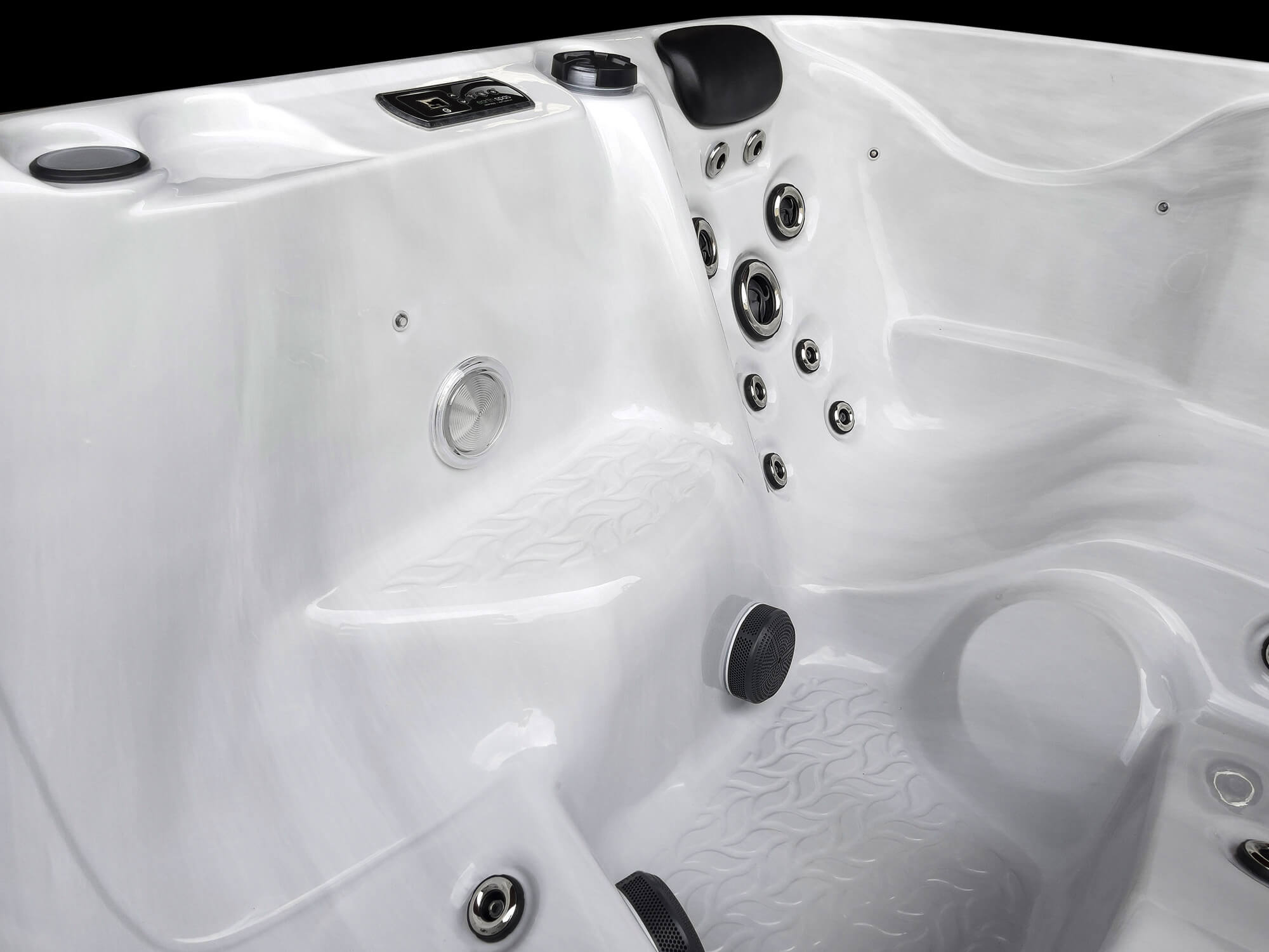 Kouri hot tub gallery image 4