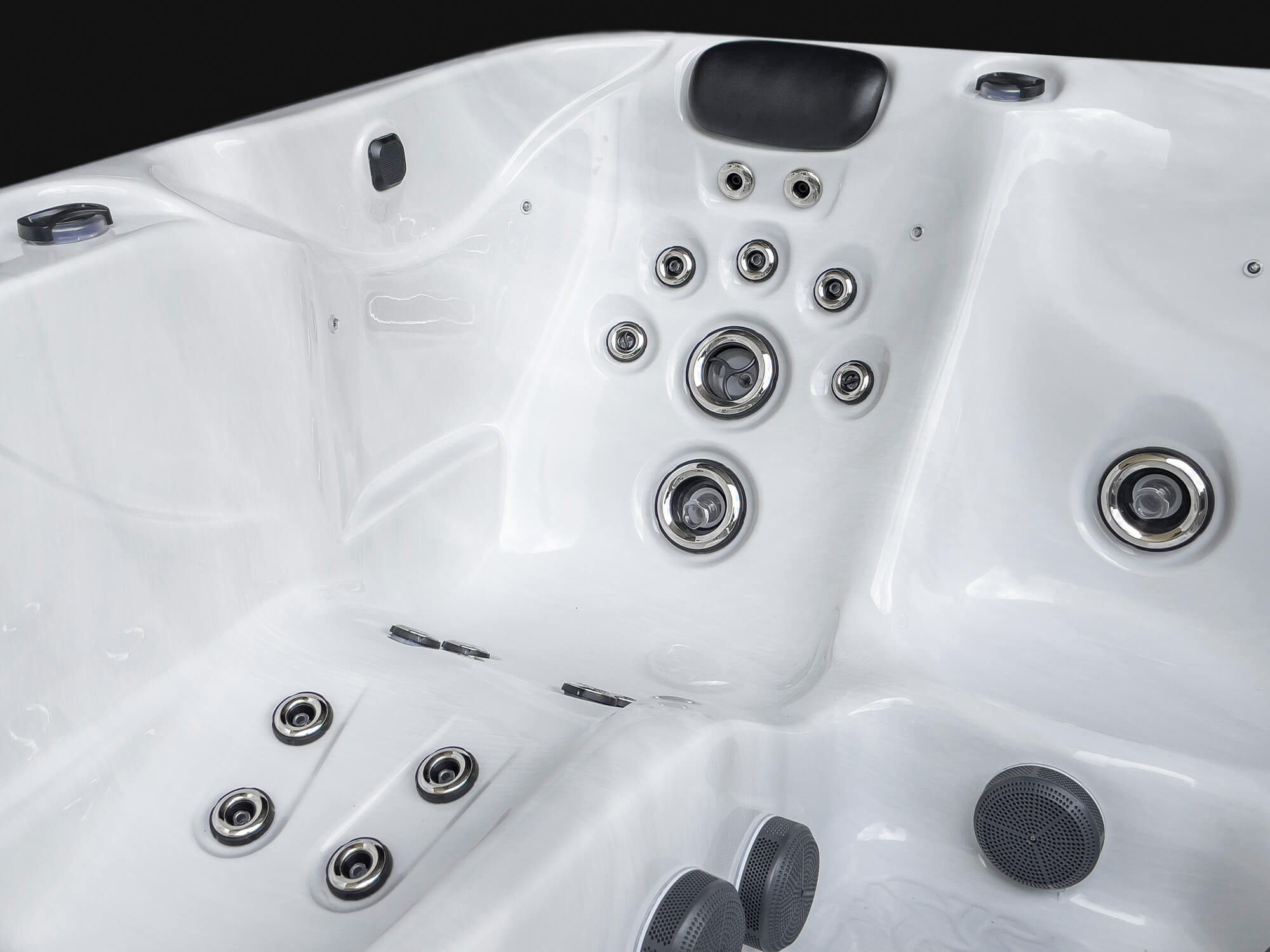 Erebus hot tub gallery image 2